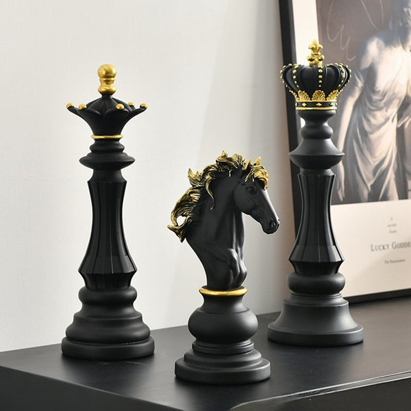 CHESS פסלונים קרמים בעיצוב שחמט